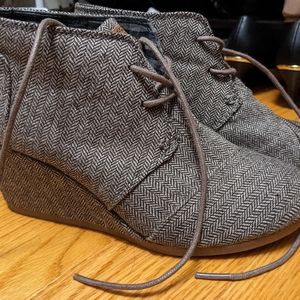 Toms wedge booties